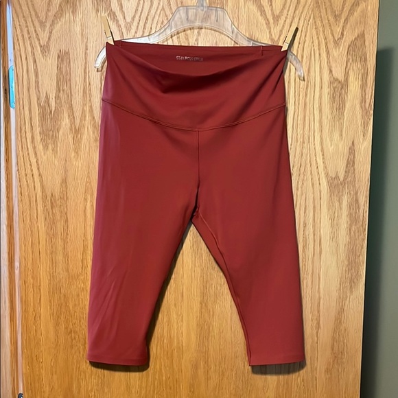 CALIA by Carrie Underwood Red Capris - Picture 1 of 10